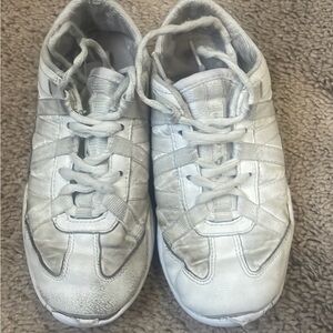 Nfinity Evolution shoes. Y2 size